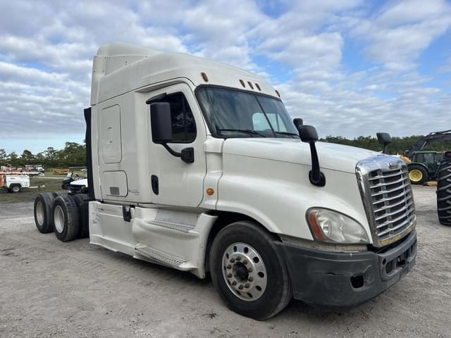 Image of Freightliner Cascadia equipment image 4