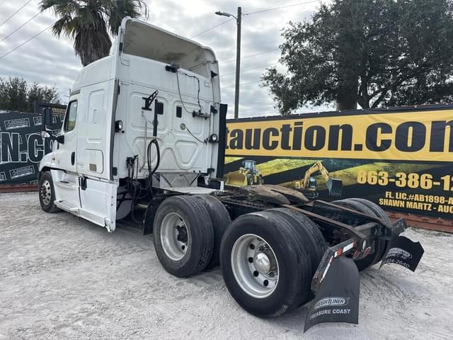 Image of Freightliner Cascadia equipment image 1