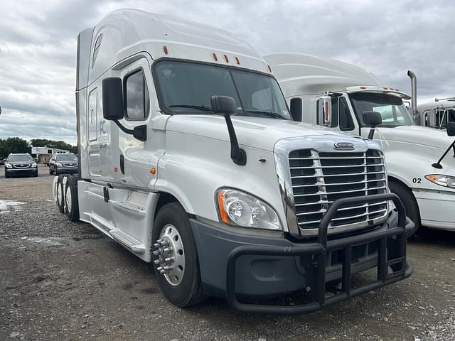 Image of Freightliner Cascadia equipment image 2