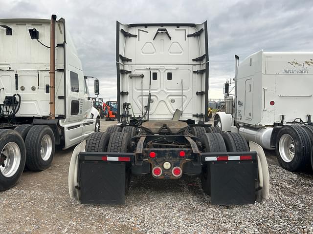 Image of Freightliner Cascadia equipment image 4