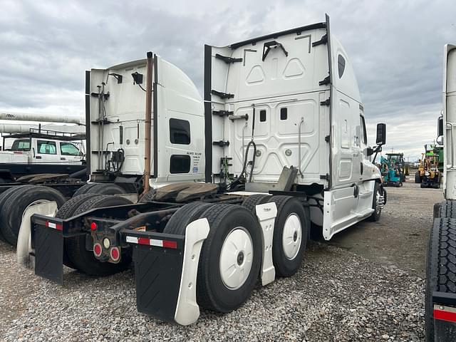 Image of Freightliner Cascadia equipment image 3