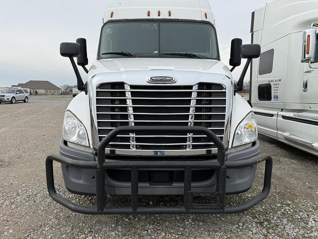 Image of Freightliner Cascadia equipment image 1