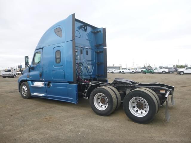 Image of Freightliner Cascadia equipment image 3