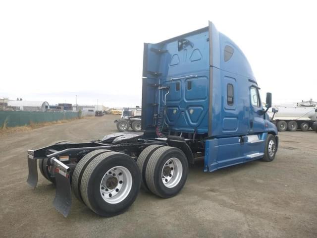 Image of Freightliner Cascadia equipment image 2