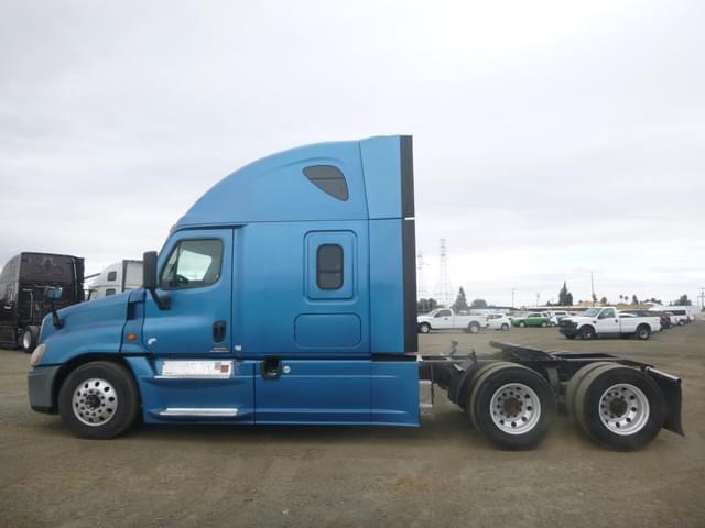Image of Freightliner Cascadia equipment image 4