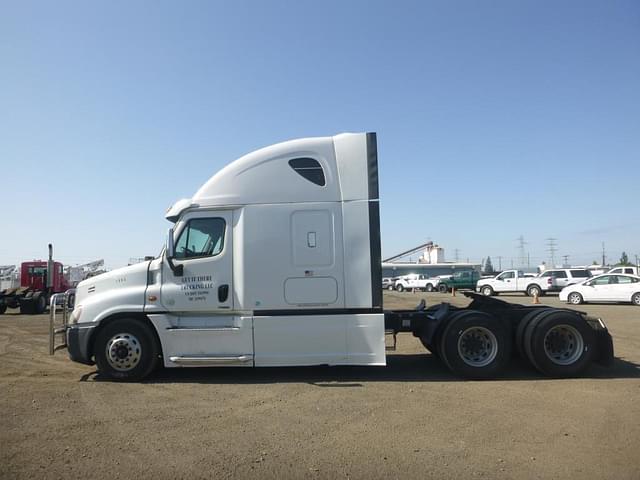 Image of Freightliner Cascadia equipment image 4