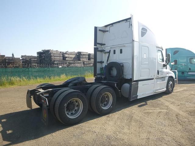 Image of Freightliner Cascadia equipment image 2