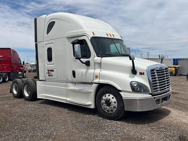 Image of Freightliner Cascadia equipment image 1