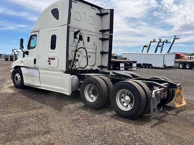 Image of Freightliner Cascadia equipment image 3