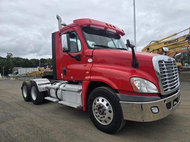 Image of Freightliner Cascadia equipment image 3