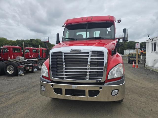 Image of Freightliner Cascadia equipment image 1