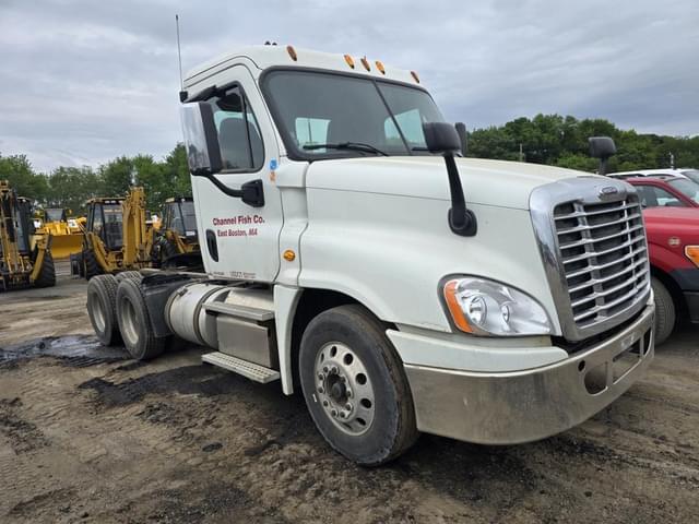 Image of Freightliner Cascadia equipment image 3