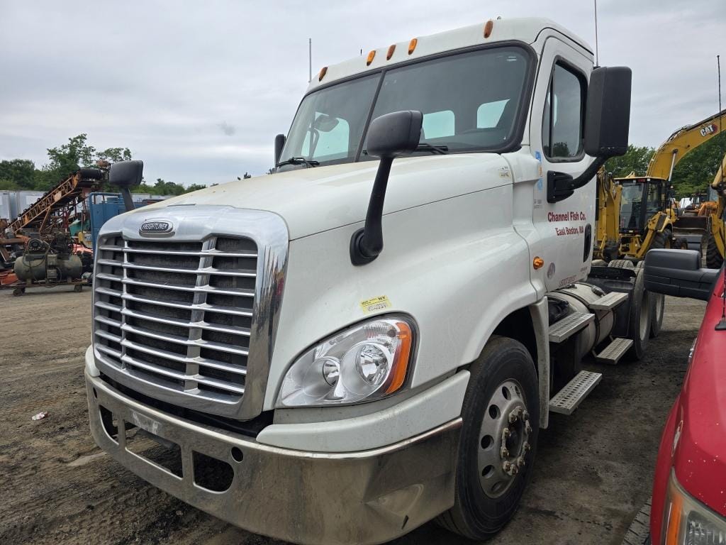 2015 Freightliner Cascadia Equipment Image0