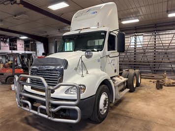 Main image Freightliner Columbia 112