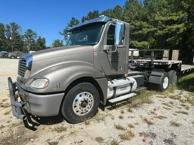 Image of Freightliner Columbia 120 Primary image