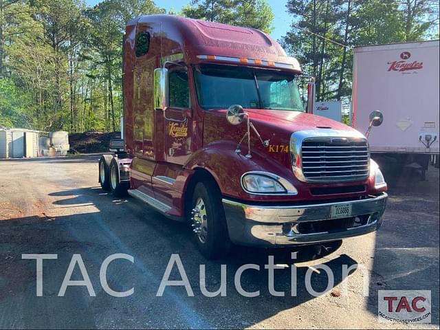 Image of Freightliner Columbia 120 equipment image 2