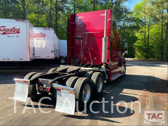 Image of Freightliner Columbia 120 equipment image 4