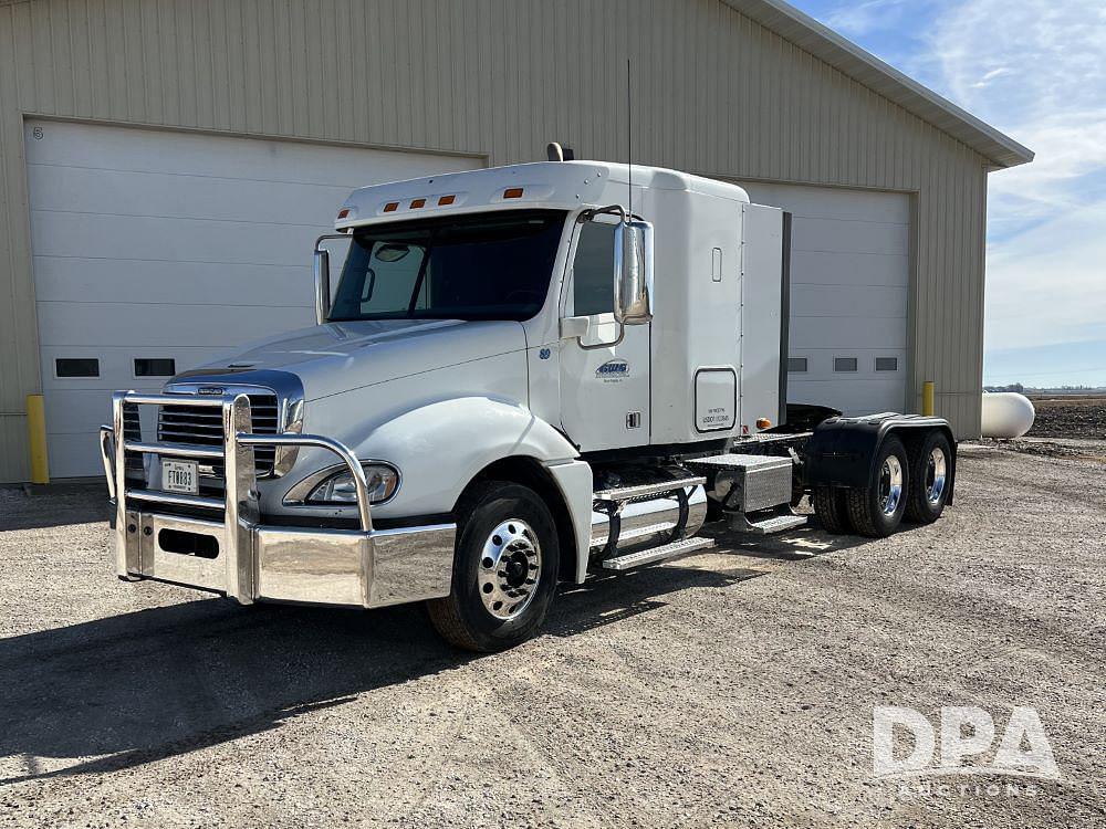 Image of Freightliner Columbia Primary image