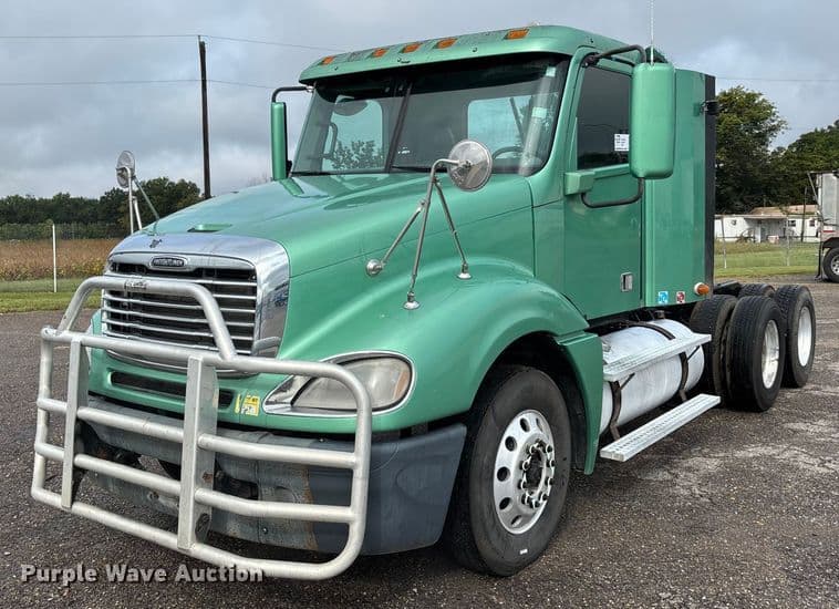Image of Freightliner Columbia Primary image
