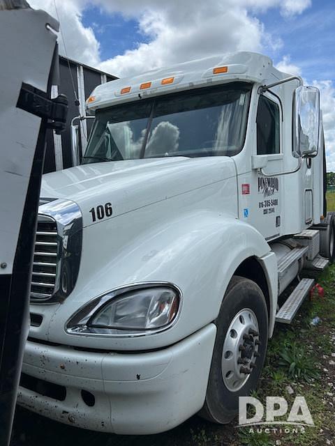 Image of Freightliner Columbia Primary image