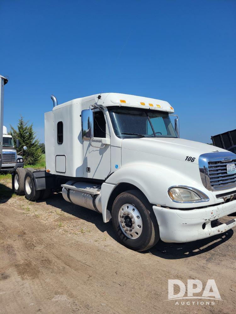 Image of Freightliner Columbia Primary image