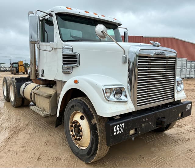 Image of Freightliner Coronado 122 equipment image 4