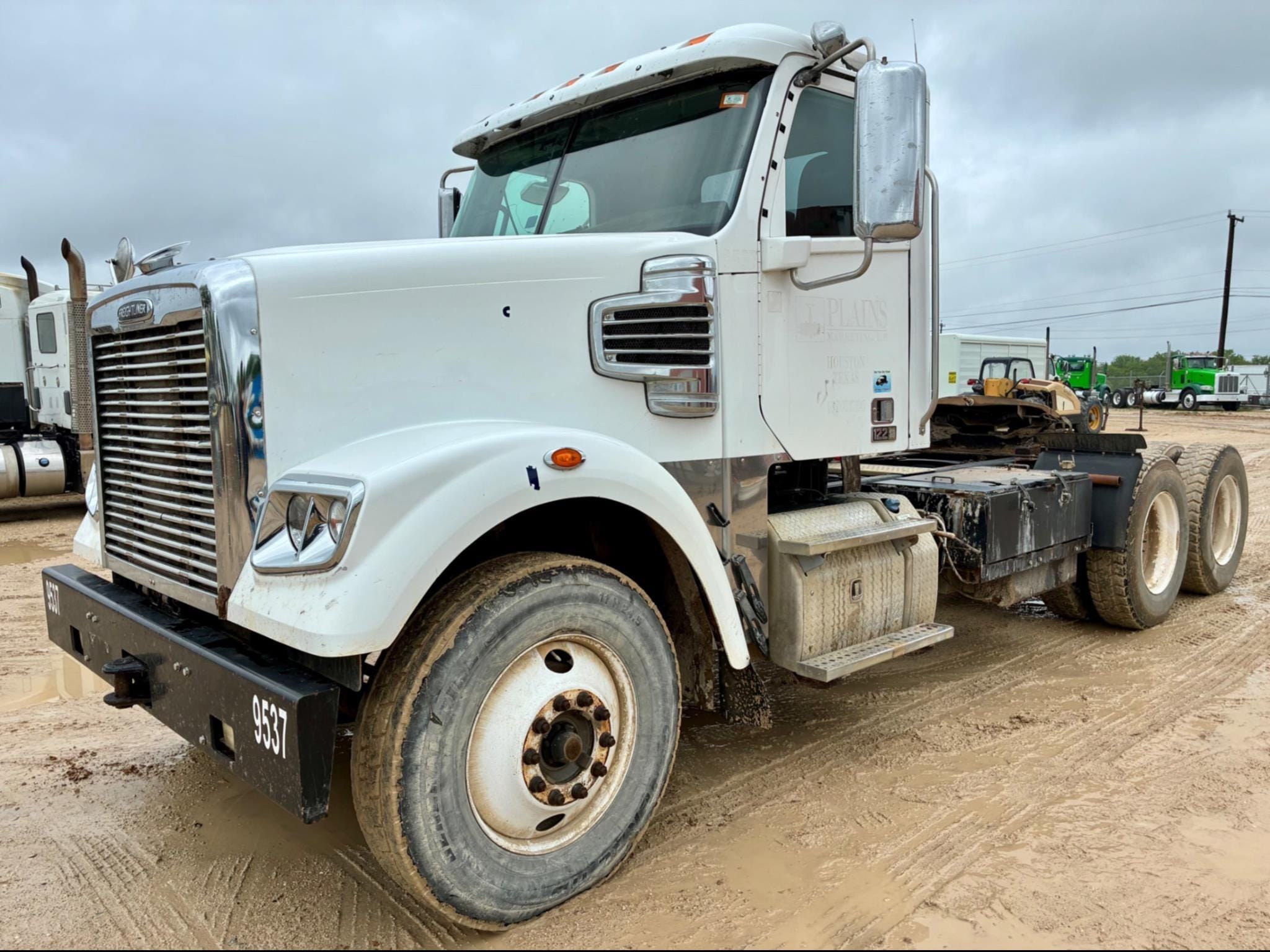 2015 Freightliner Coronado 122 Equipment Image0