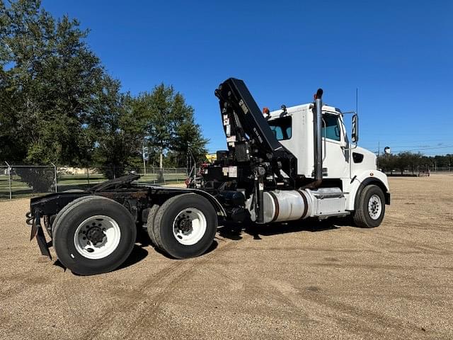 Image of Freightliner 122SD equipment image 2