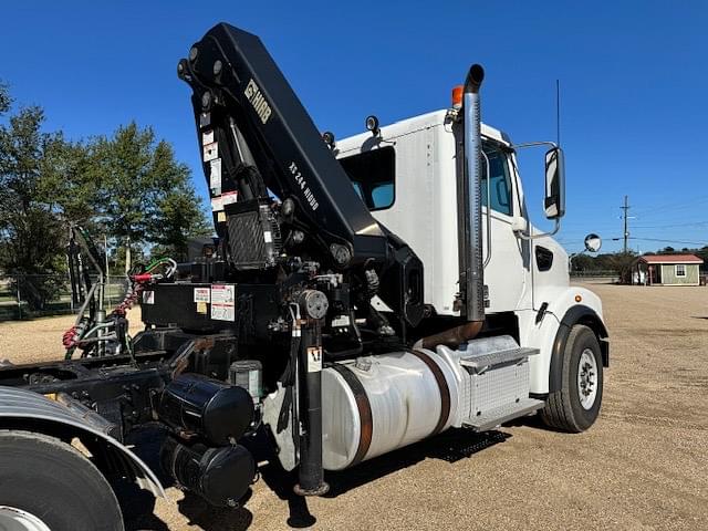 Image of Freightliner 122SD equipment image 4