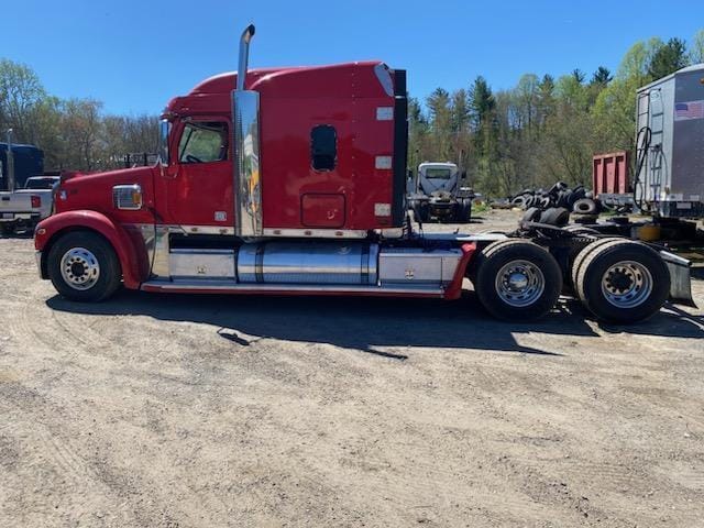 Main image Freightliner Coronado 132