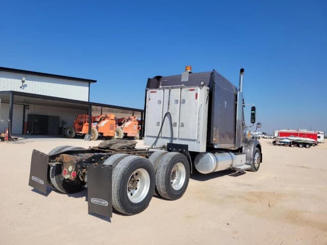 Image of Freightliner Coronado 132 equipment image 4
