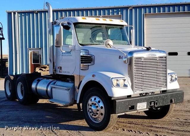 Image of Freightliner Coronado equipment image 2