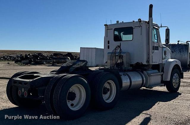 Image of Freightliner Coronado equipment image 4