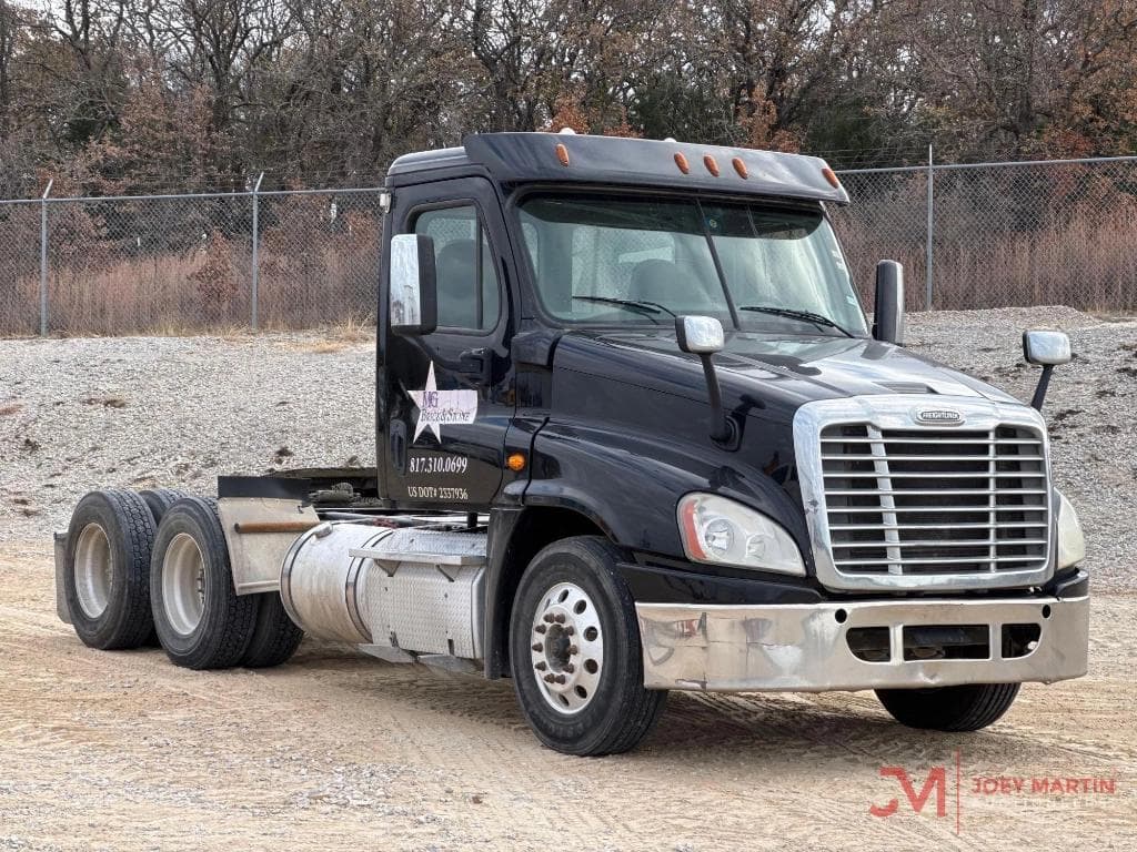 Image of Freightliner Day Cab Truck Primary image