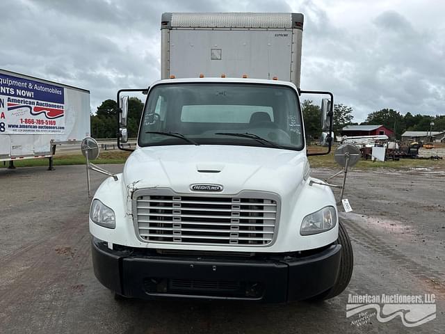 Image of Freightliner M2 106 equipment image 1