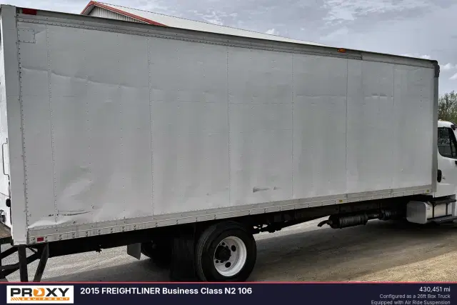 Image of Freightliner M2 106 equipment image 2