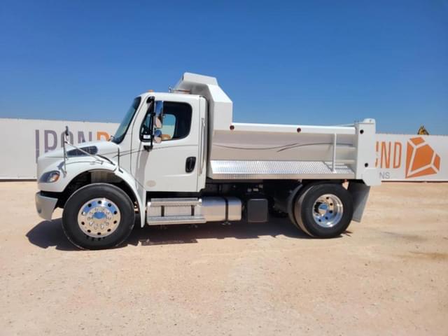 Image of Freightliner M2 106 equipment image 1