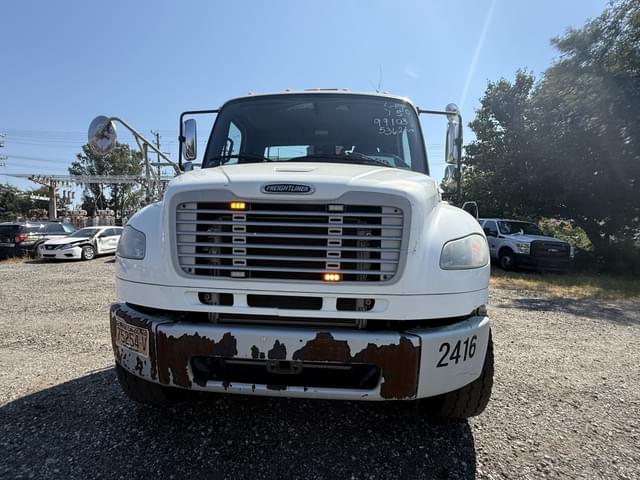 Image of Freightliner M2 106 equipment image 1