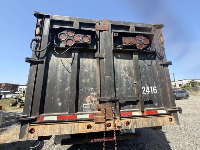 Image of Freightliner M2 106 equipment image 4