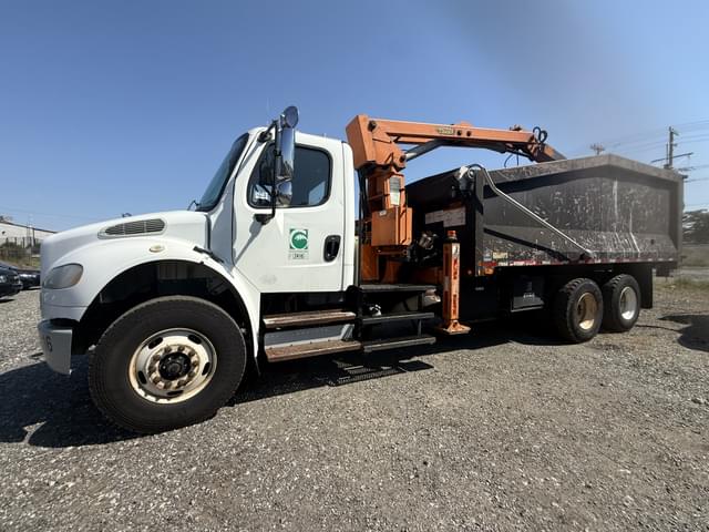 Image of Freightliner M2 106 equipment image 3