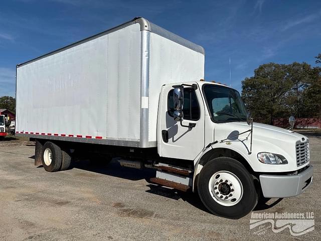 Image of Freightliner M2 106 equipment image 1