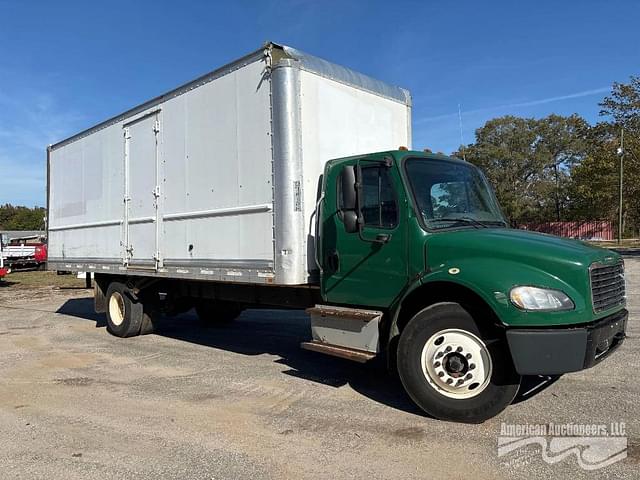 Image of Freightliner M2 106 equipment image 1