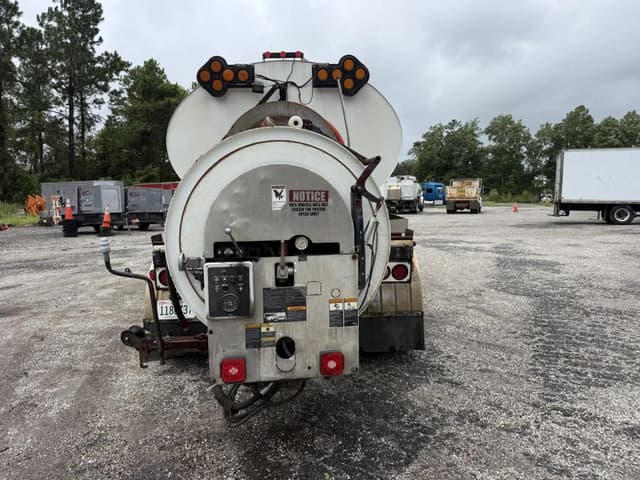 Image of Freightliner M2 equipment image 3