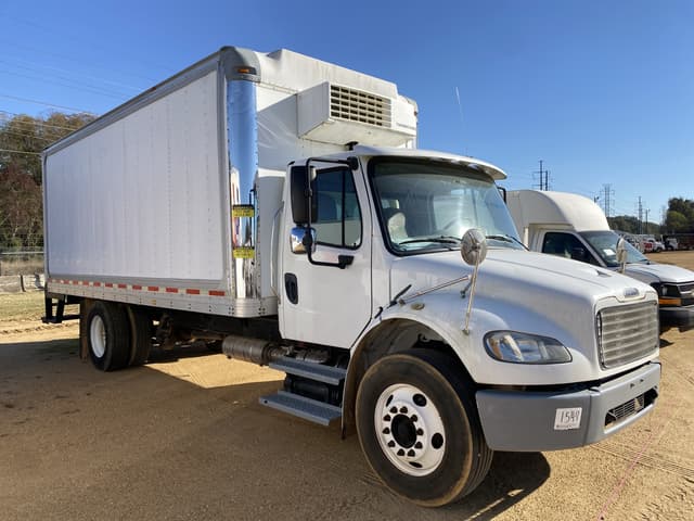 Image of Freightliner M2 equipment image 3