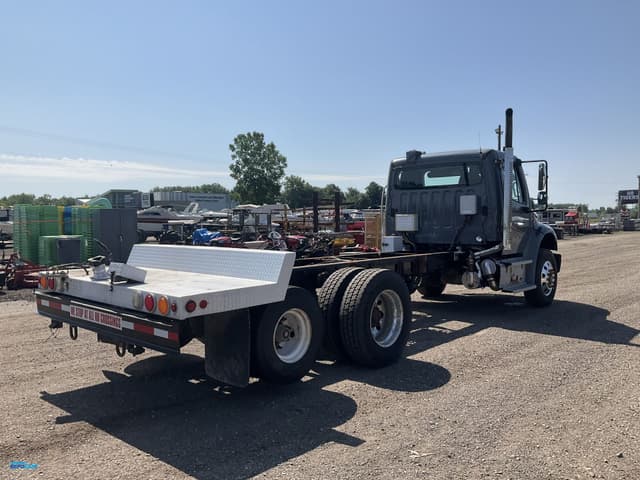 Image of Freightliner M2 equipment image 4