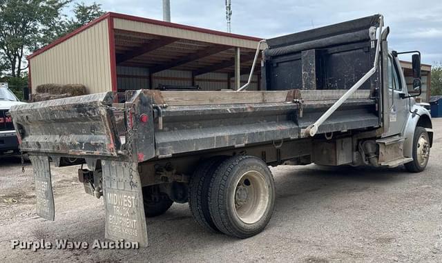 Image of Freightliner M2 equipment image 4