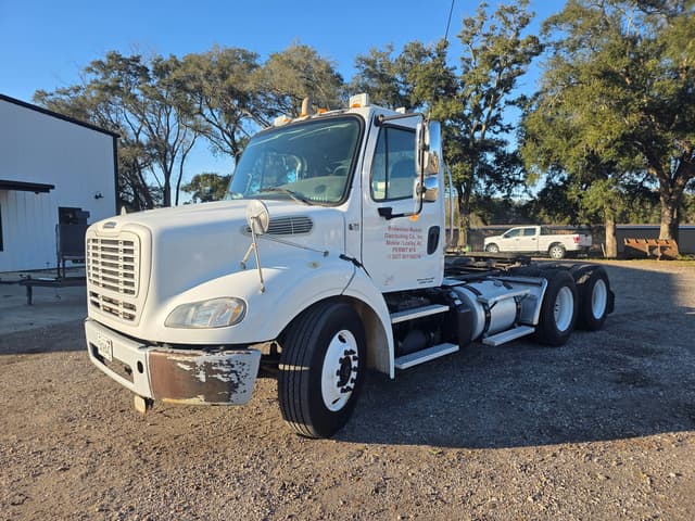 Image of Freightliner M2 equipment image 1