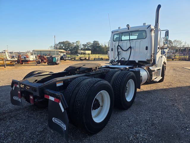 Image of Freightliner M2 equipment image 3