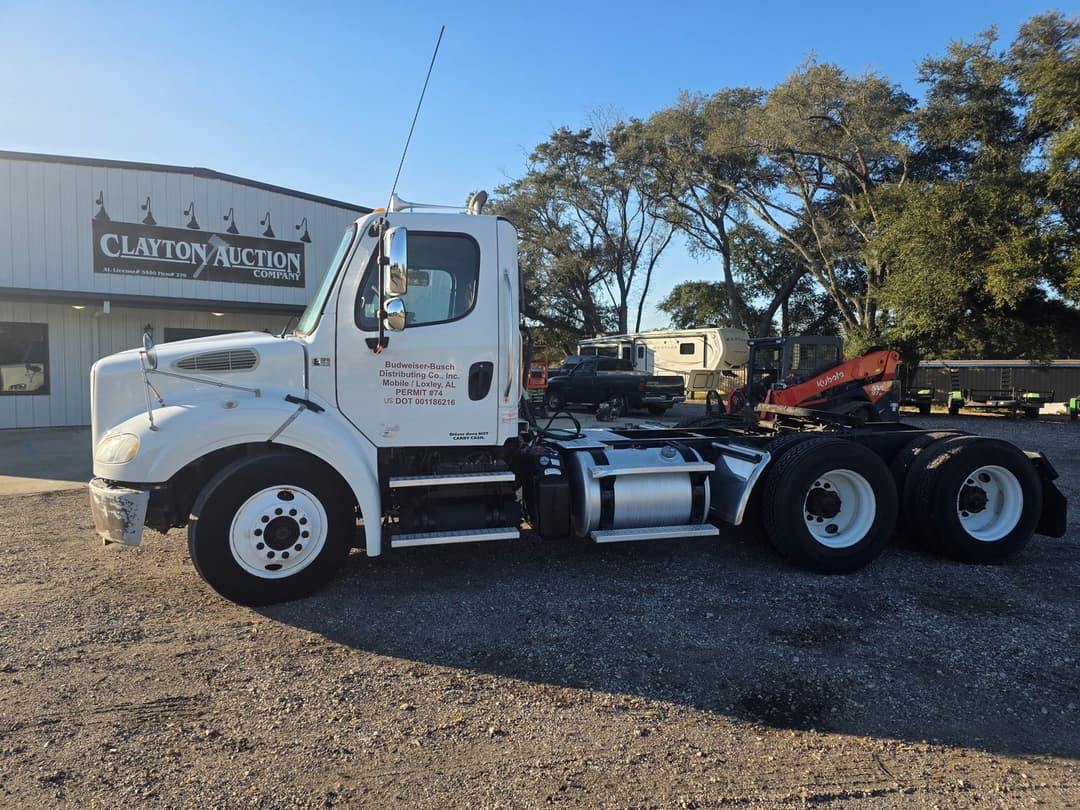 Image of Freightliner M2 Primary image