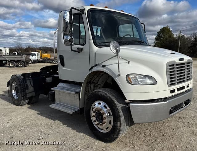Image of Freightliner M2 equipment image 2